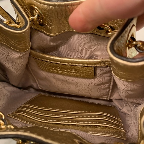 Michael Kors Frankie Drawstring Crossbody - Picture 4 of 8